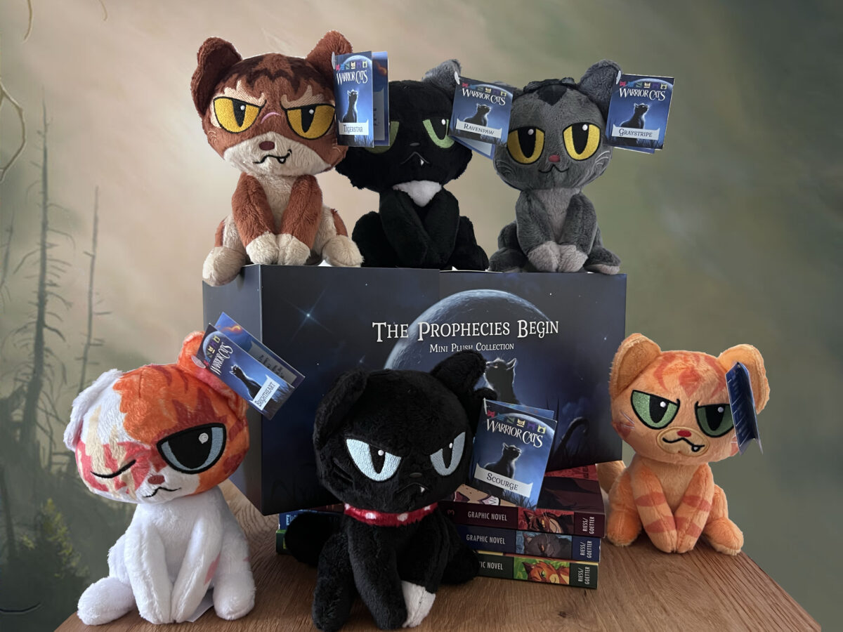 Vicky Holmes unboxes Mini Plush characters